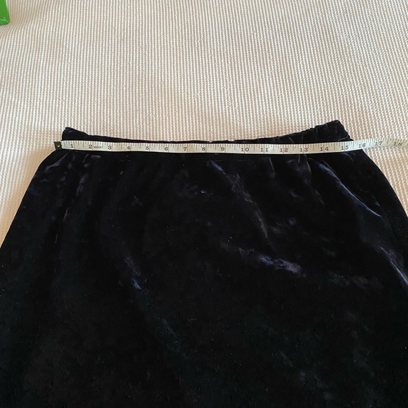 NWOT Handmade black crushed velvet fully lined a-line skirt. Size 8 to 10. - Picture 14 of 17